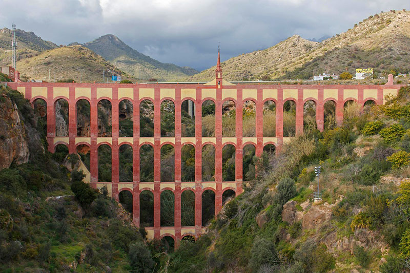 Akwedukt El Acueducto del Águila w Nerji